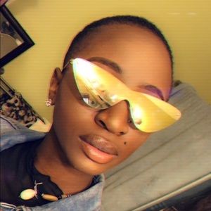 Meet your Posher, Denise